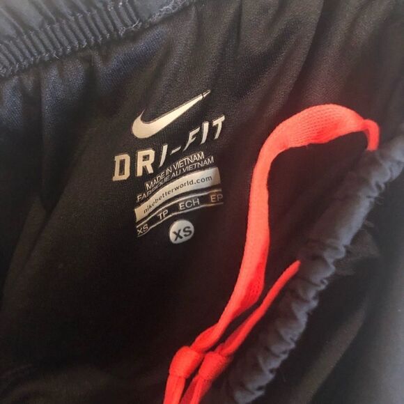 Black Nike shorts    - Picture 7 of 8